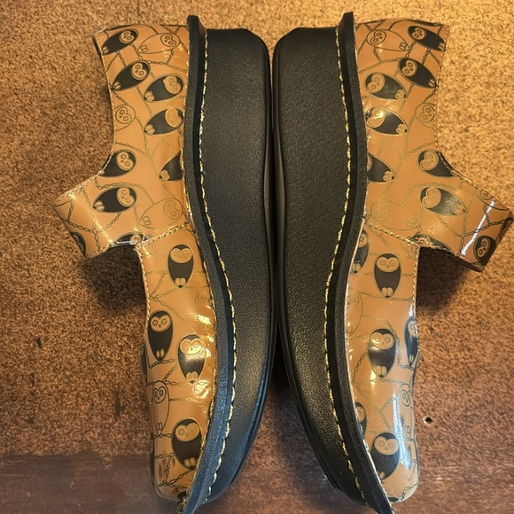 Algeria Mary Jane’s - Picture 3 of 4